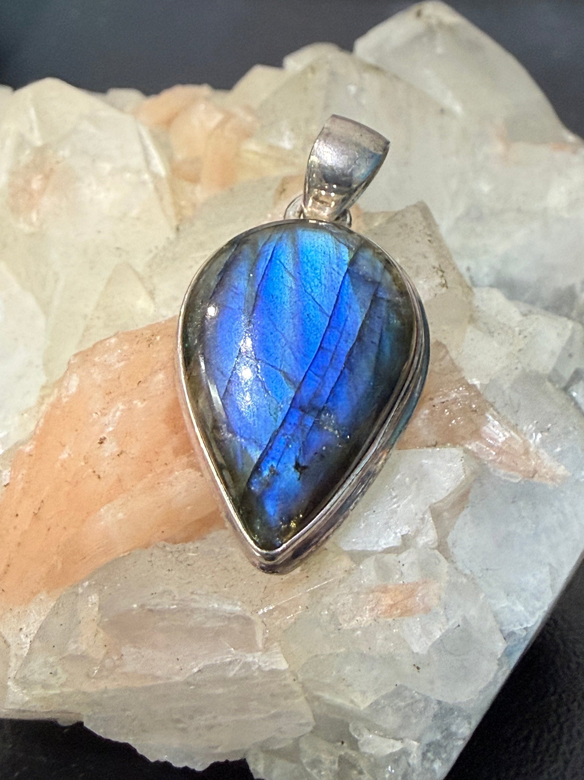 Labradorite Pendant — The Stone of Magic, Intuition & Transformation, 25mmx18mm Crystal Wellness
