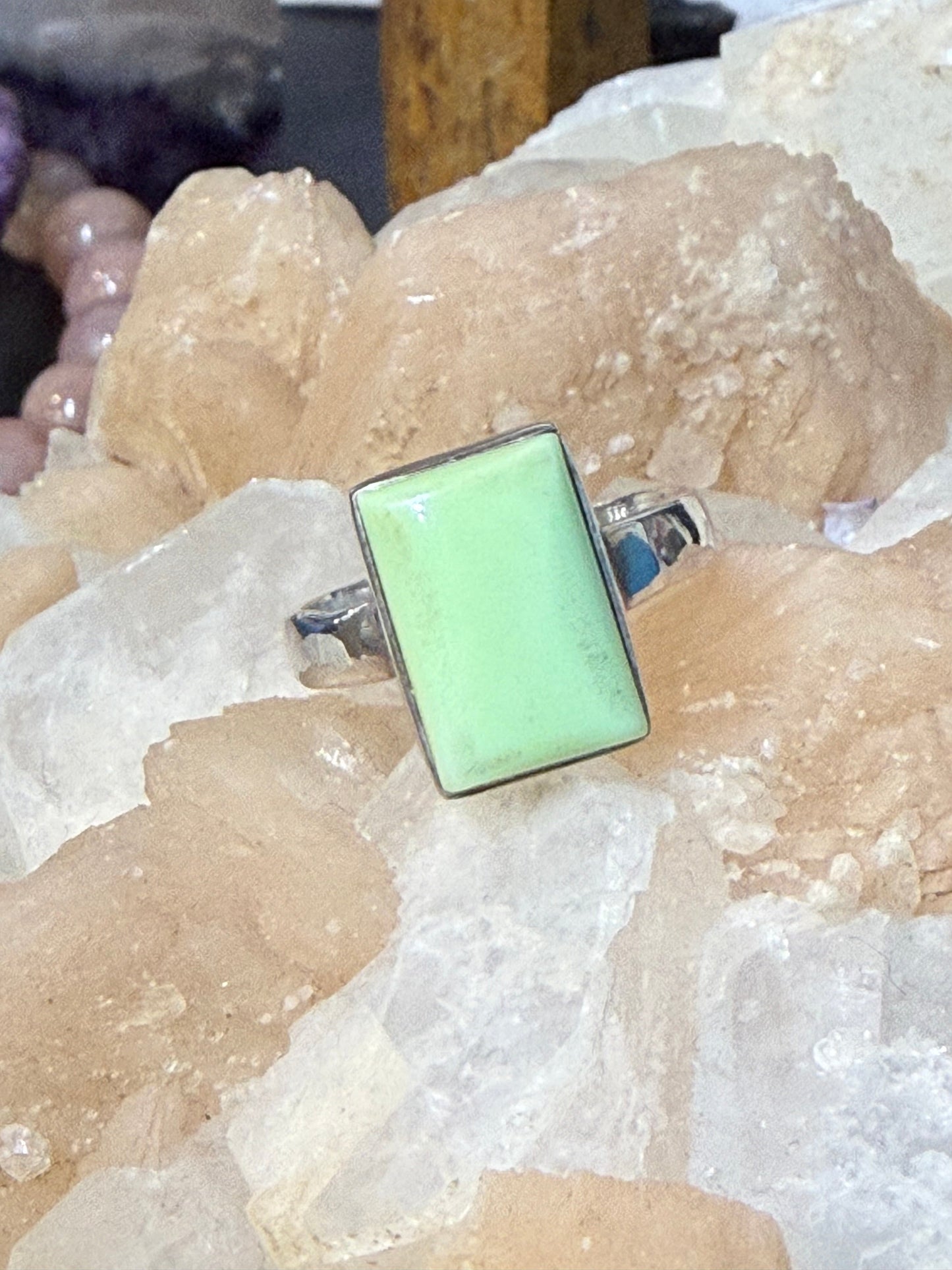 Lemon Chrysoprase Ring, size 7

Joy • Renewal • Heart-Centred Abundance Crystal Wellness