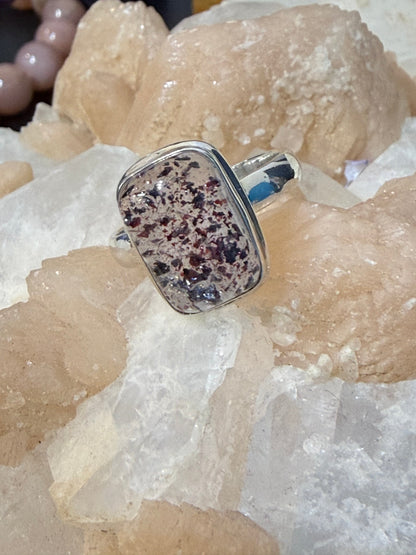 Orire Lucky Quartz Ring, size 8

Fortune • Positive Energy • New Beginnings Crystal Wellness