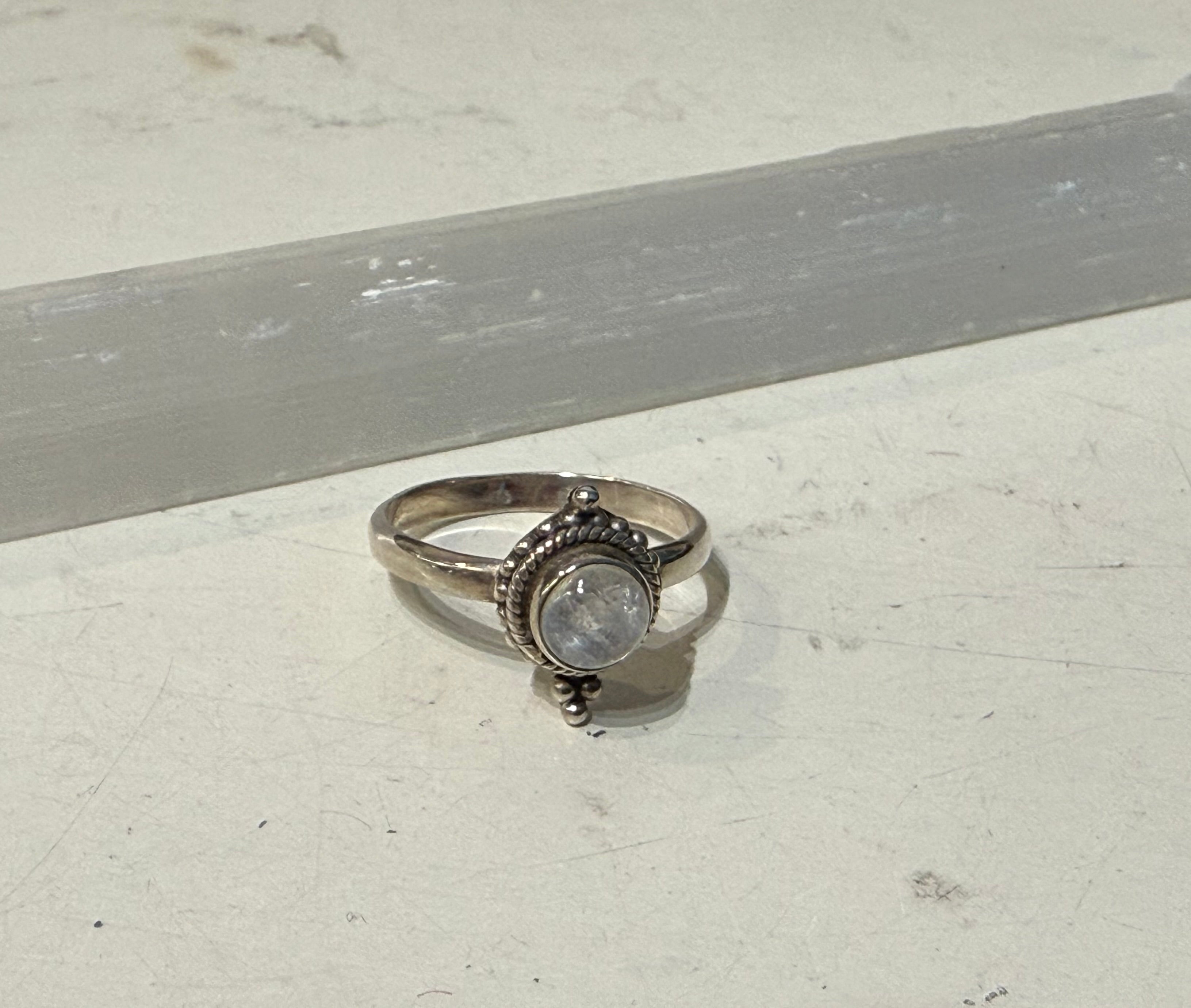 Moonstone Ring, size 8
Stone of intuition, feminine wisdom & new beginnings Crystal Wellness