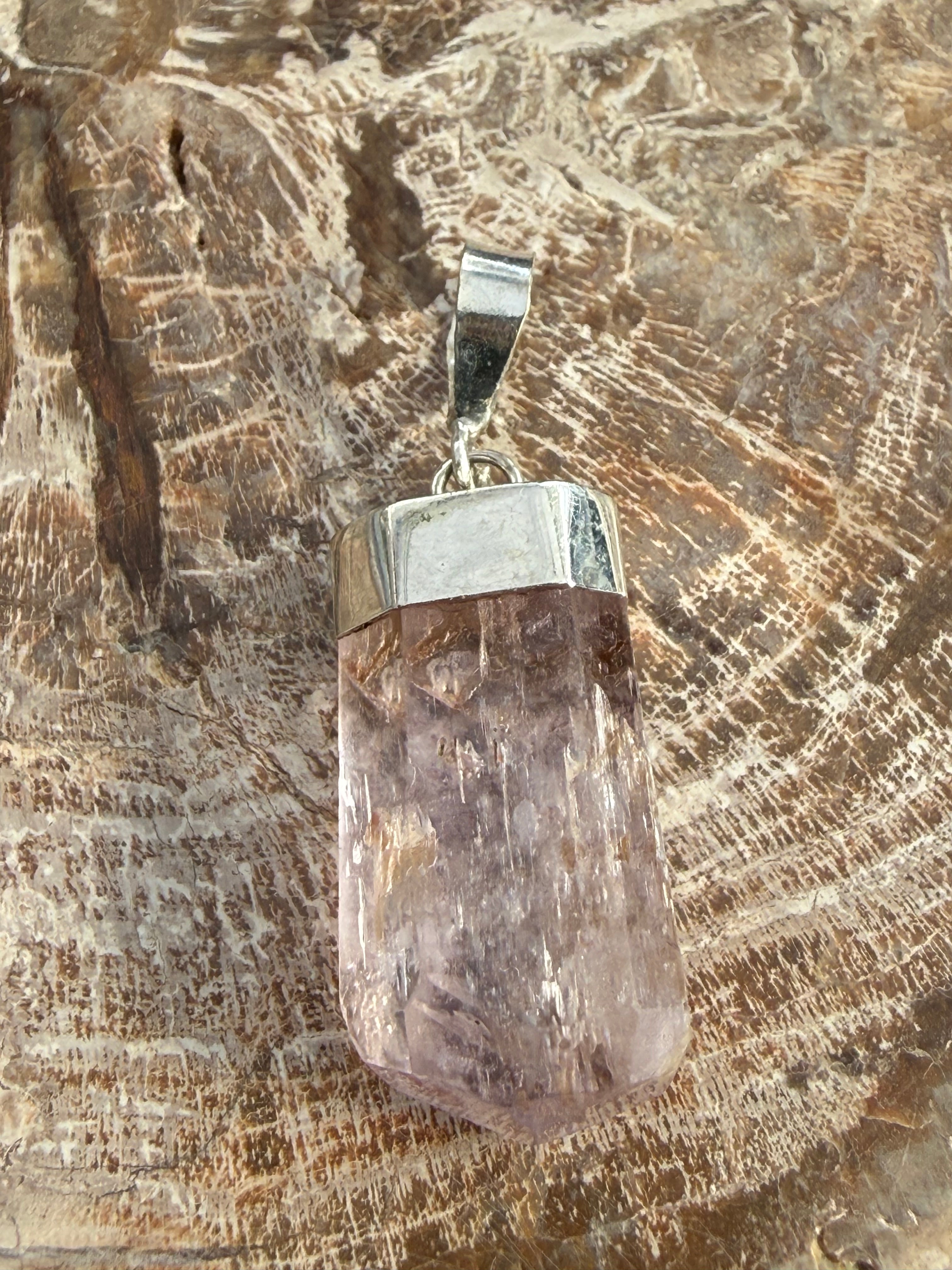 Natural Kunzite Pendant – Stone of Divine Love, Emotional Healing & Inner Peace, 25mmx10mm Crystal Wellness