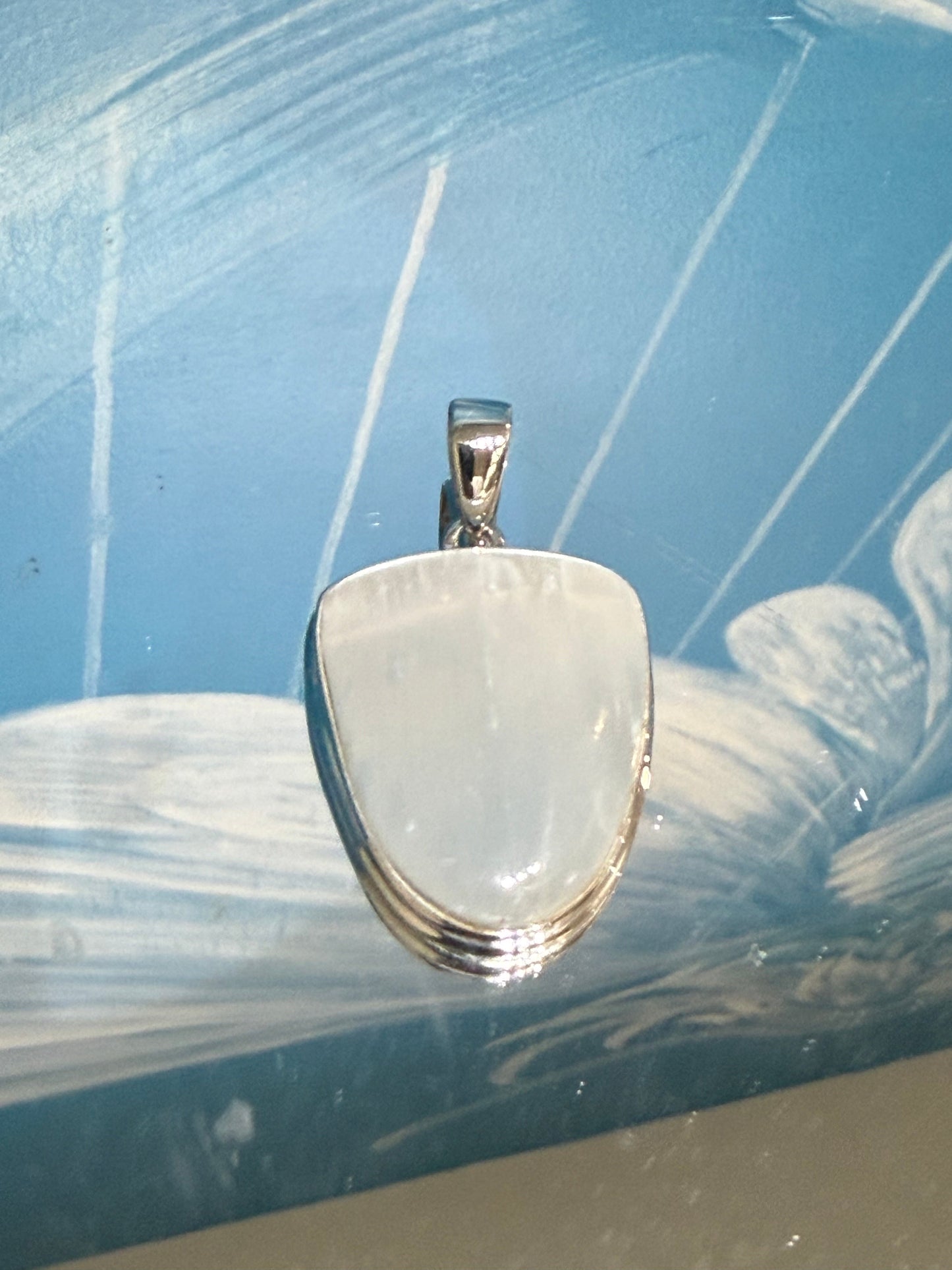🤍 Selenite Pendant — Light, Purification & Divine Connection

A luminous stone of clarity, peace and higher spiritual awareness. 33mmx25mm Crystal Wellness