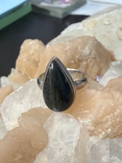 Labradorite Rin, size 8 – Stone of Magic & Inner Awakening Crystal Wellness