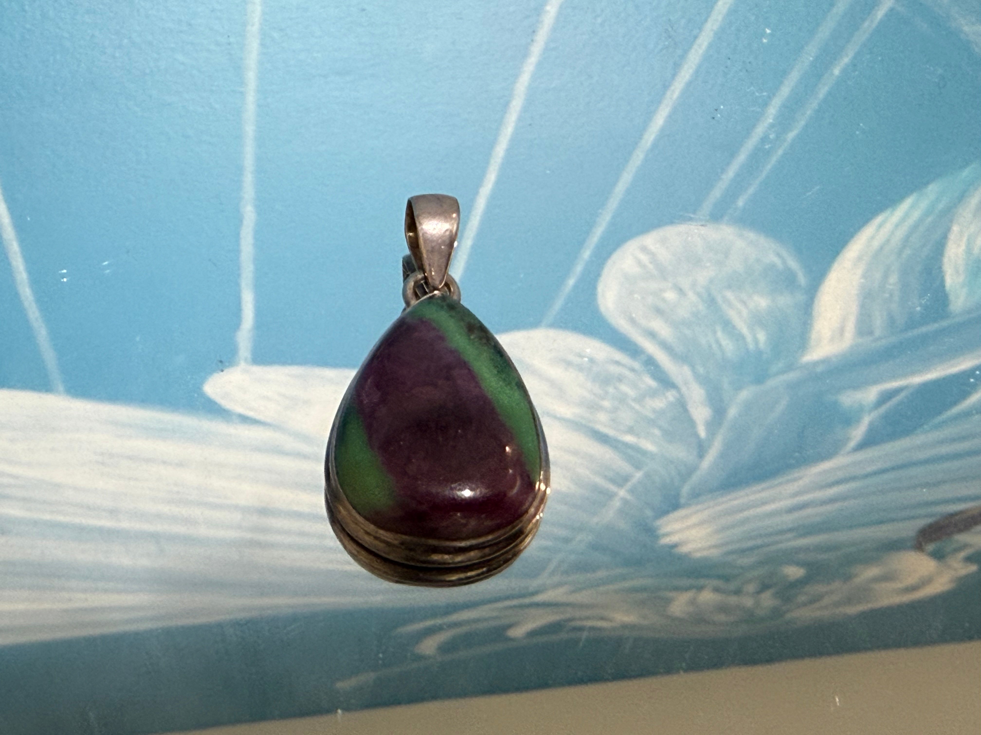 Ruby Zoisite Pendant – Passion, Growth & Heart-Centred Transformation Crystal Wellness
