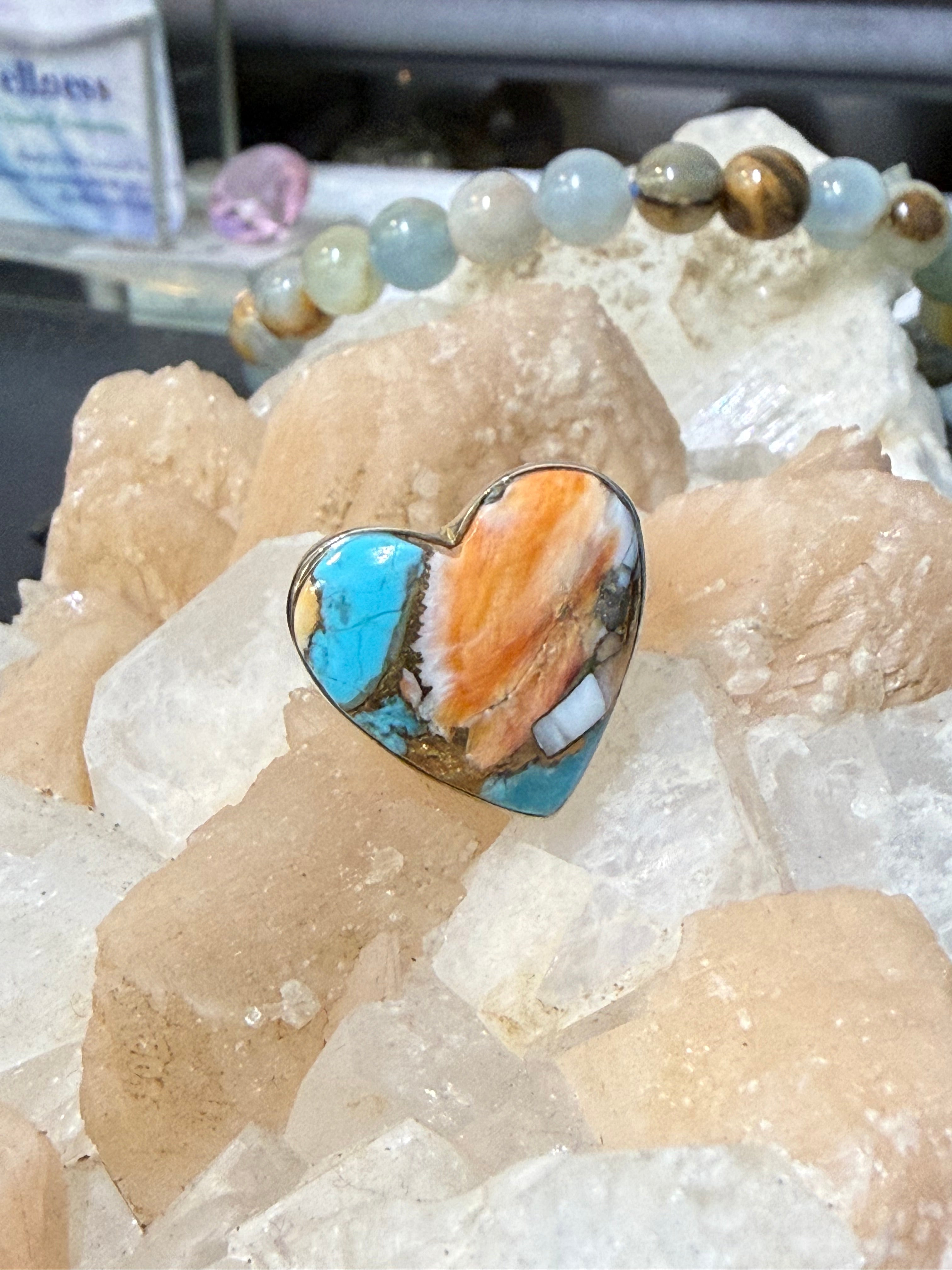 Spiny Oyster Turquoise Ring
Earth’s fiery spirit meets the wisdom of the sky — a ring of courage, truth, and soulful protection. Size 7.5 Crystal Wellness