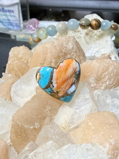 Spiny Oyster Turquoise Ring
Earth’s fiery spirit meets the wisdom of the sky — a ring of courage, truth, and soulful protection. Size 7.5