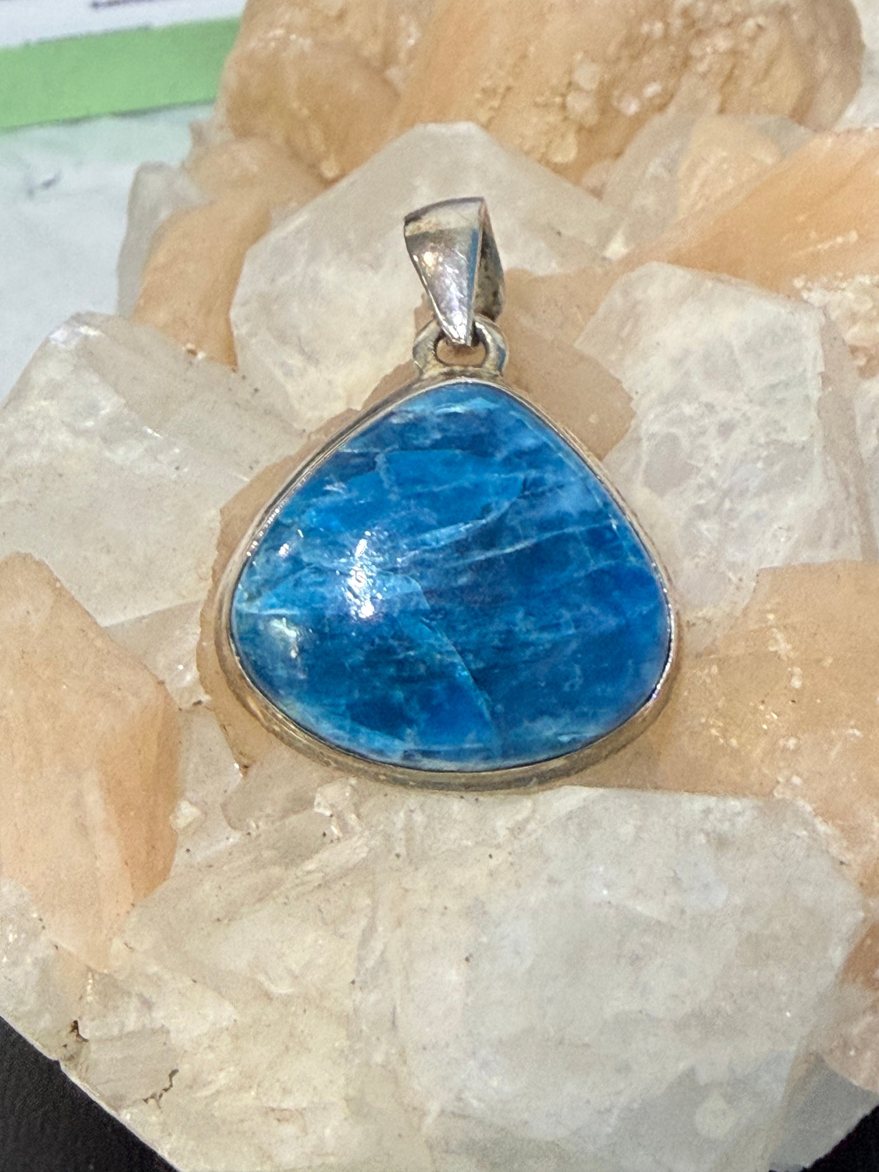 Neon Blue Apatite Pendant – Clarity & Inspired Expression, 23mmx25mm Crystal Wellness