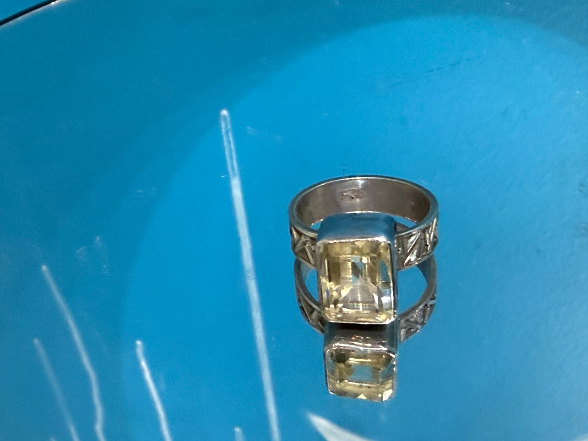 ✨ Citrine Ring, size 7

Sunshine Energy • Abundance • Confidence Crystal Wellness