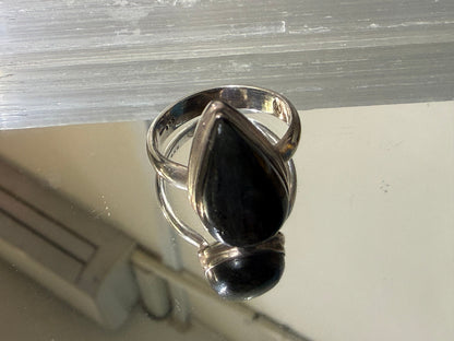 Labradorite Rin, size 8 – Stone of Magic & Inner Awakening Crystal Wellness