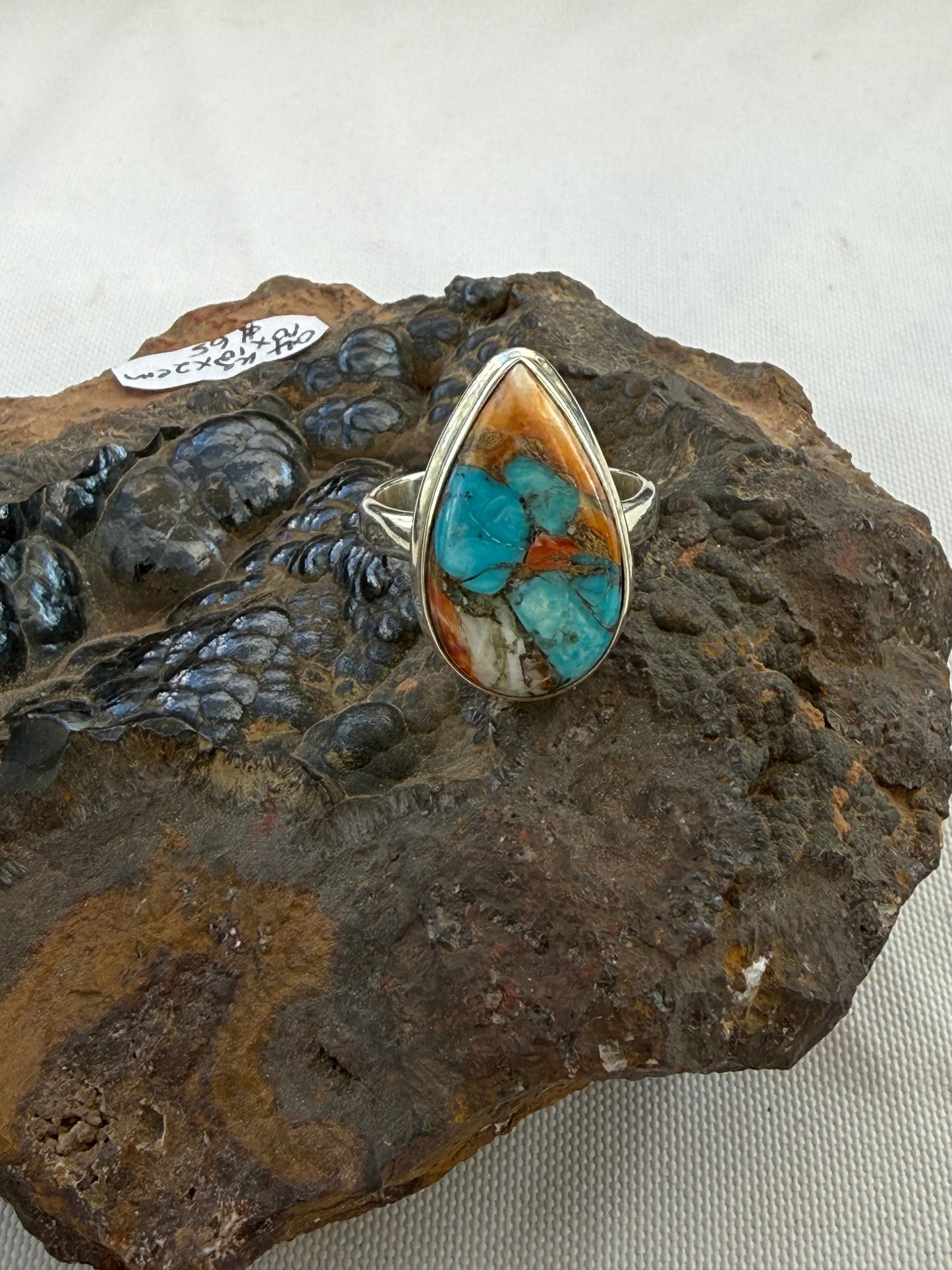Spiny Oyster Turquoise Ring, size 7.5

A vibrant union of protection, courage & joyful energy. Crystal Wellness