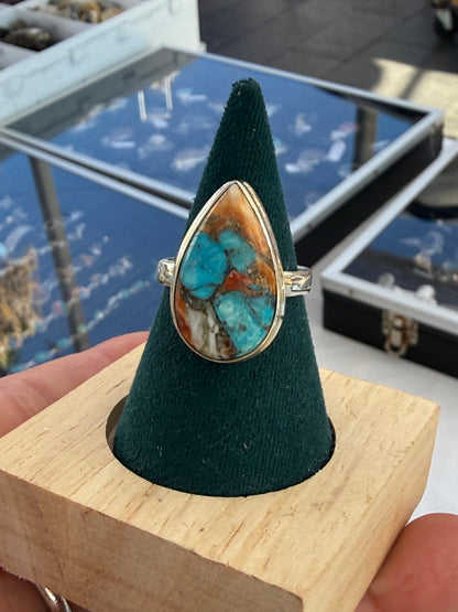 Spiny Oyster Turquoise Ring, size 7.5

A vibrant union of protection, courage & joyful energy. Crystal Wellness