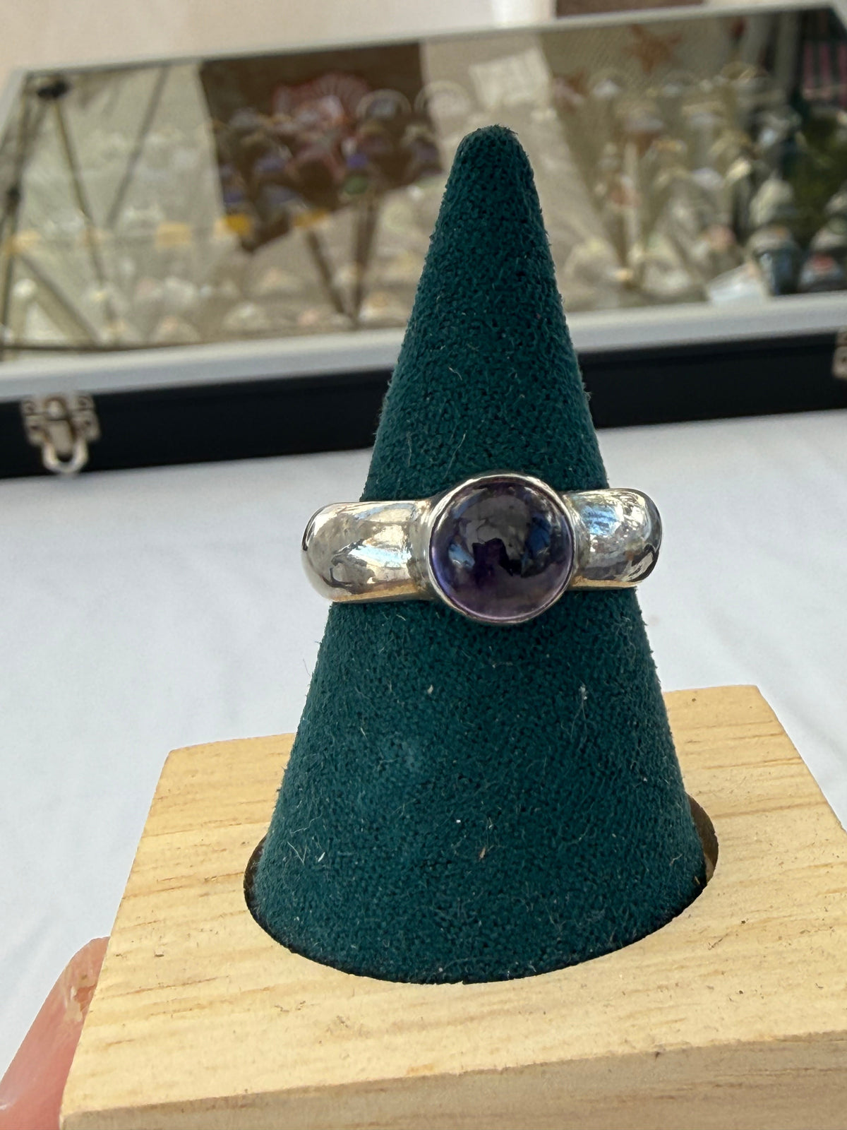 Amethyst Ring, size 9

Peace • Intuition • Spiritual Connection Crystal Wellness