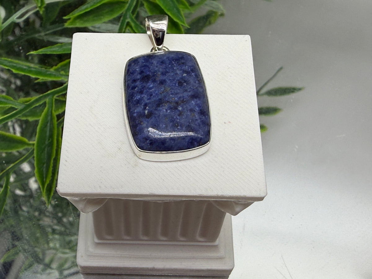 RARE RHODUSITE SILVER PENDANT, 25mmx20mm

“Stone of Inner Strength, Grounding & Spiritual Protection” Crystal Wellness