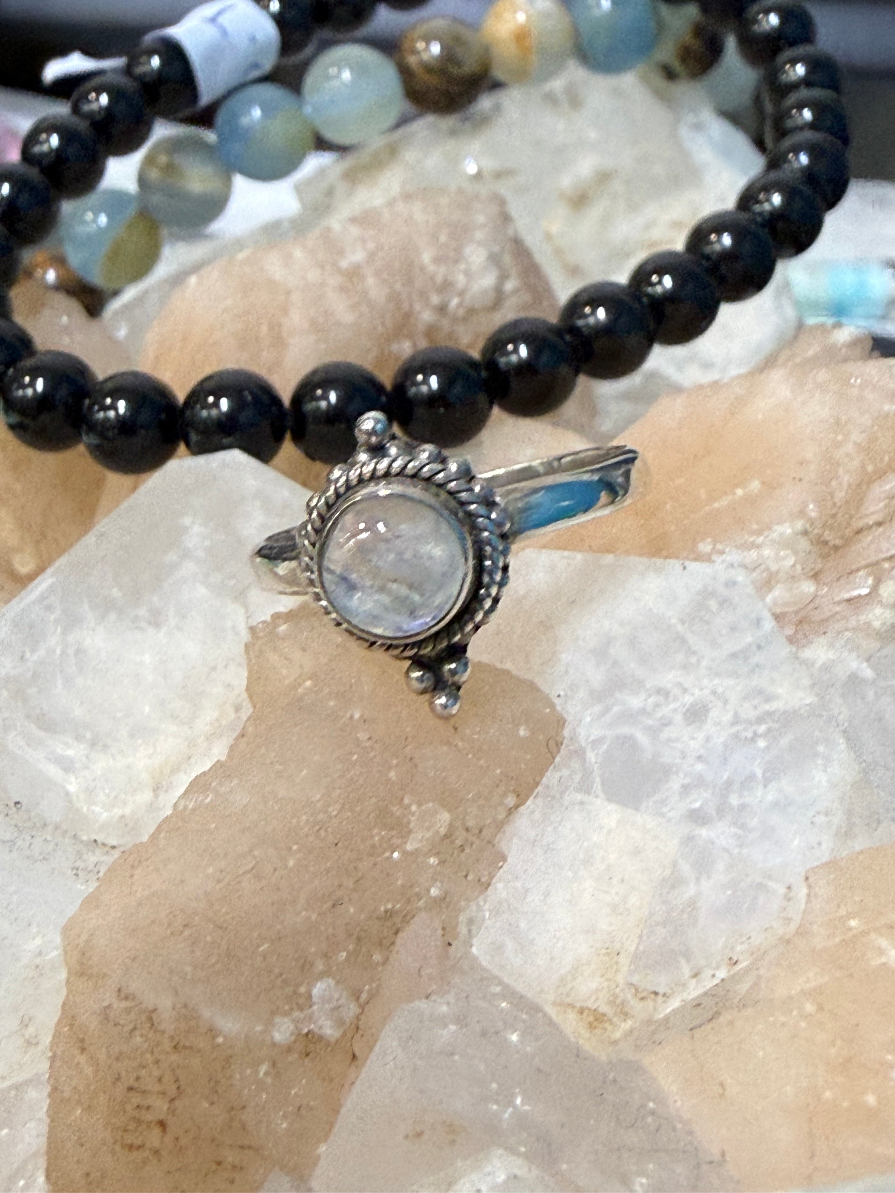 Moonstone Ring, size 8
Stone of intuition, feminine wisdom & new beginnings Crystal Wellness