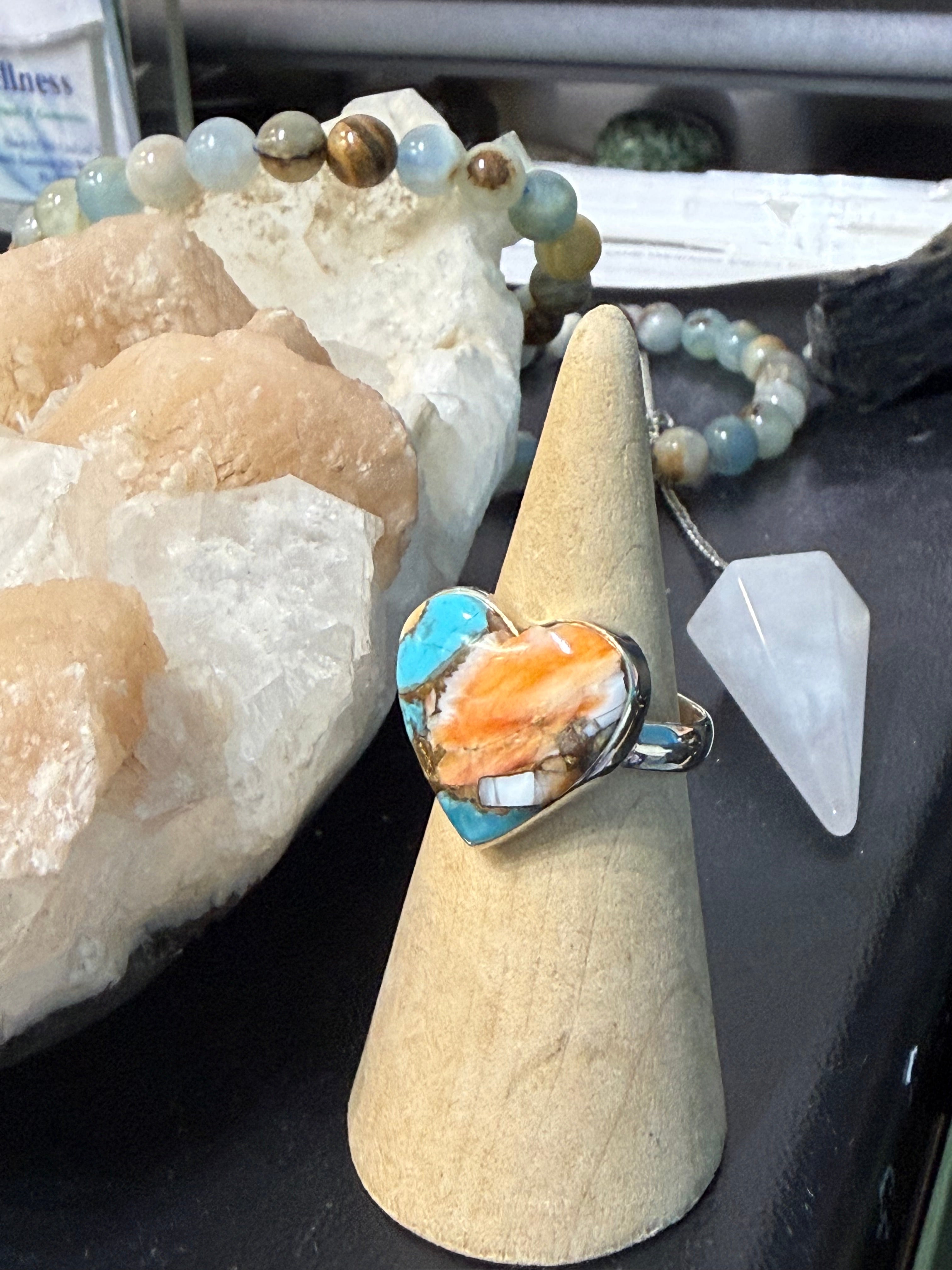 Spiny Oyster Turquoise Ring
Earth’s fiery spirit meets the wisdom of the sky — a ring of courage, truth, and soulful protection. Size 7.5 Crystal Wellness