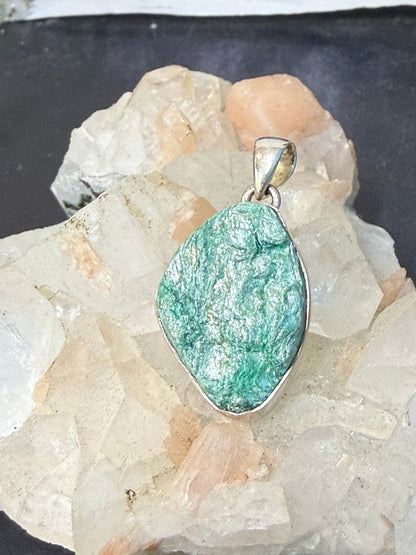 Fuchsite Healing Heart Pendant, 30mmx20mm Crystal Wellness