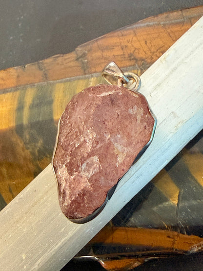 Strawberry Quartz Pendant — Stone of Love, Joy & Heart Radiance

A sparkling stone of warmth, love and joyful heart energy. 30x18 Crystal Wellness