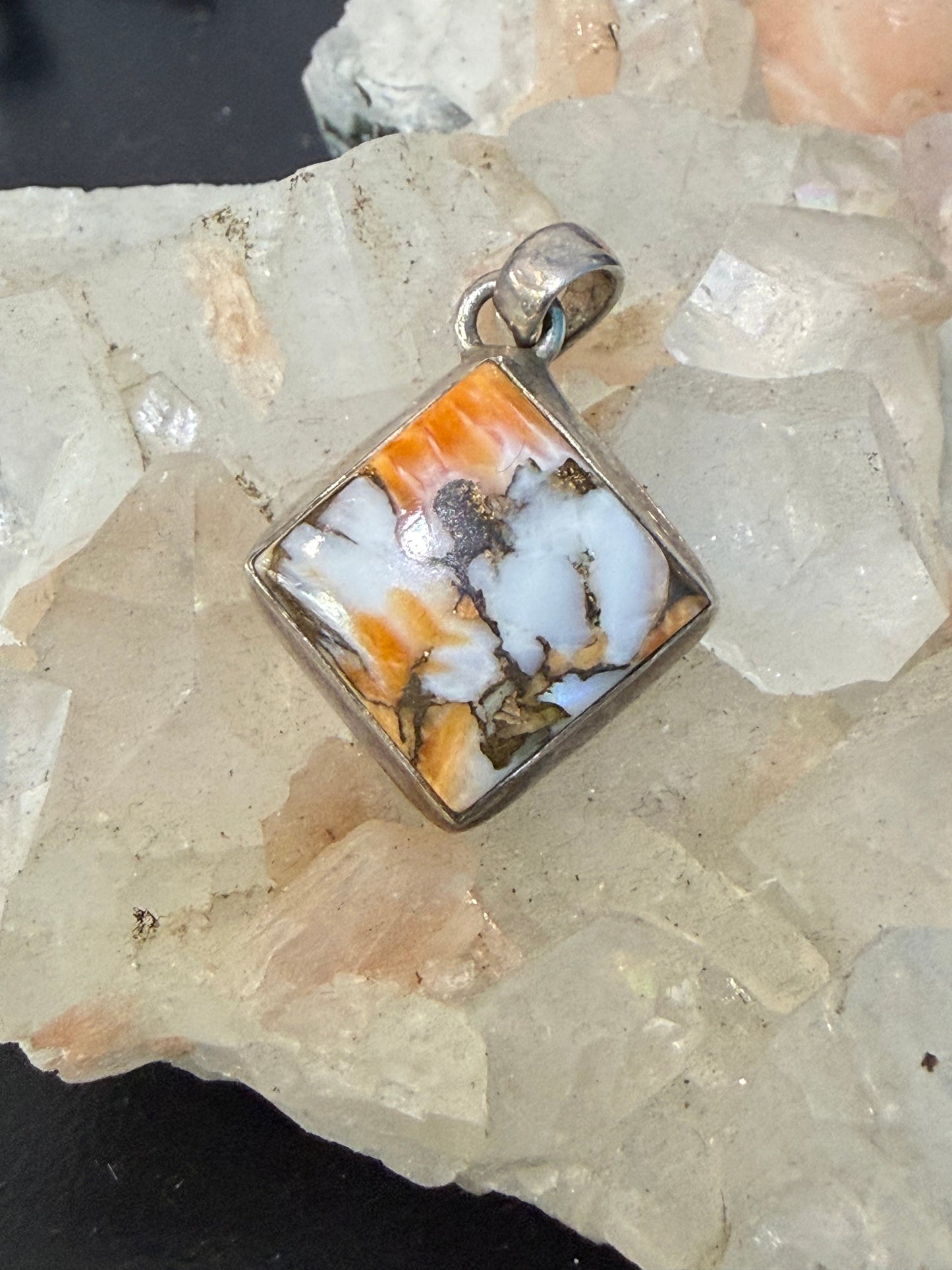 Spiny Oyster Turquoise Pendant — Vibrant Strength & Sacred Protection, 25mmx25mm Crystal Wellness