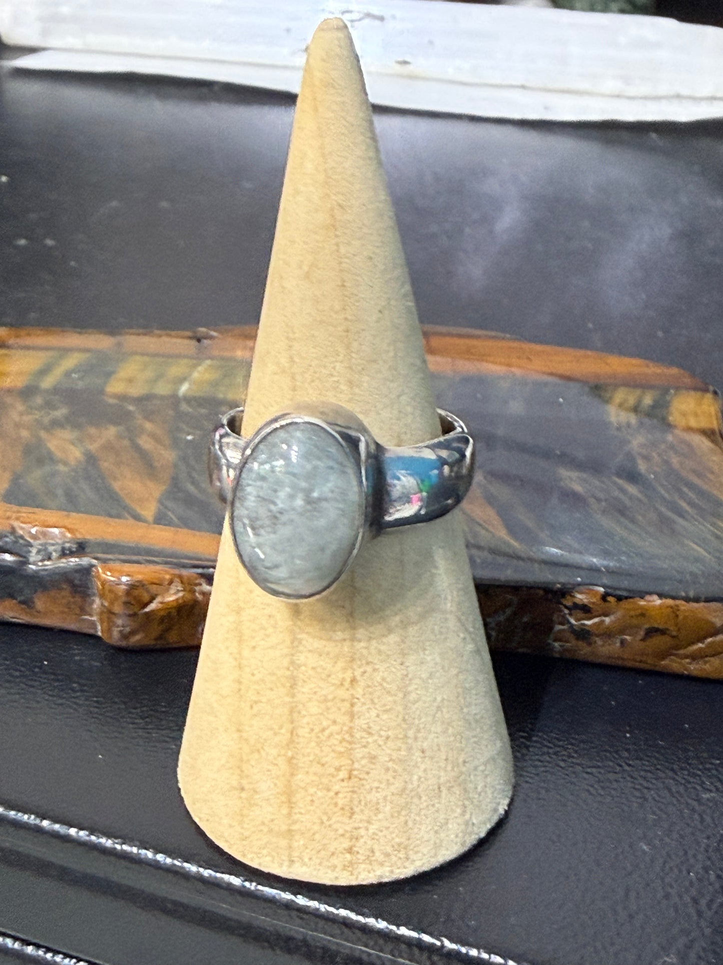 Green Phantom Quartz Ring, size 9

Growth • Transformation • Renewal • Abundance Crystal Wellness