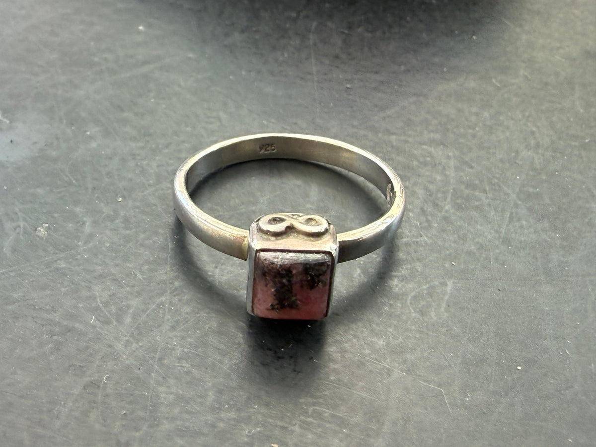 🌸 Rhodonite Ring, size 8

Compassion • Emotional Healing • Self-Love Crystal Wellness