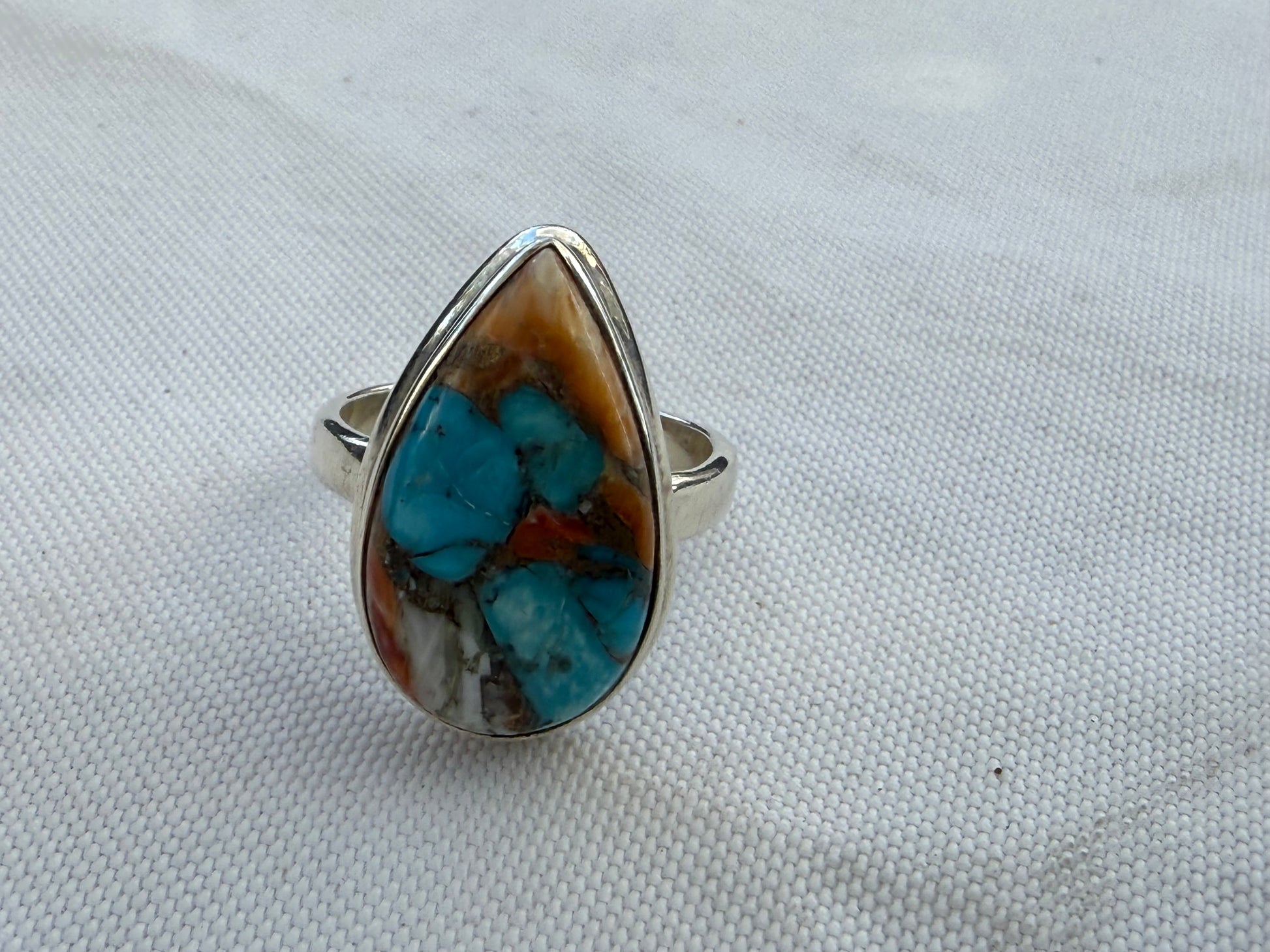 Spiny Oyster Turquoise Ring, size 7.5

A vibrant union of protection, courage & joyful energy. Crystal Wellness