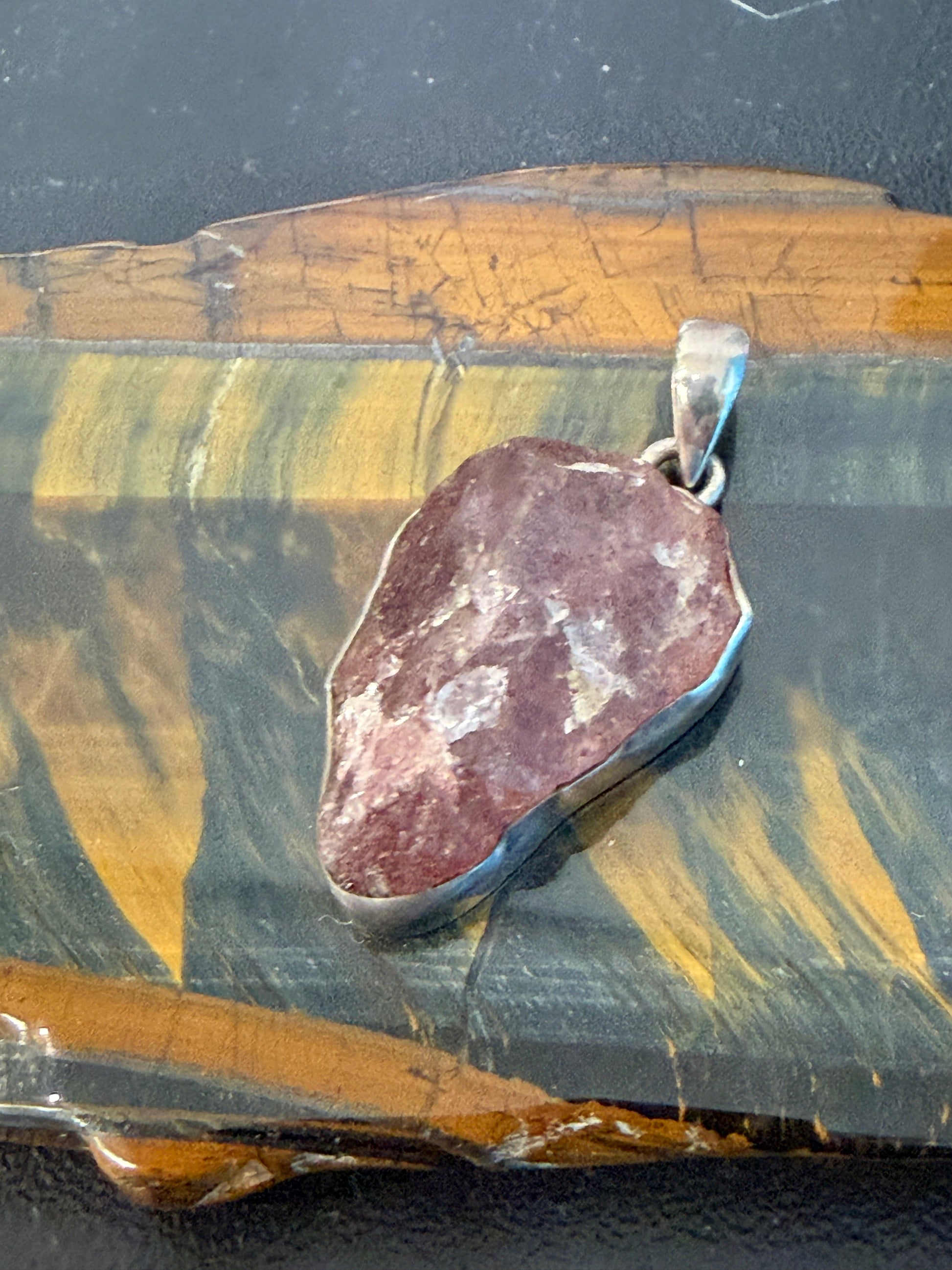 Strawberry Quartz Pendant — Stone of Love, Joy & Heart Radiance

A sparkling stone of warmth, love and joyful heart energy. 30x18 Crystal Wellness