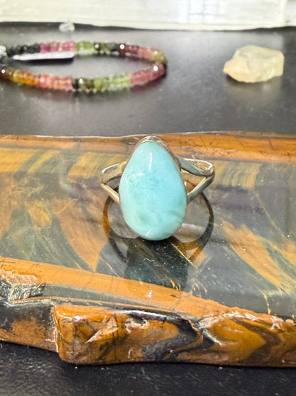 🌊 Larimar Silver Ring — Stone of Serenity & Divine Feminine Energy

A beautiful stone of calm waters, gentle communication and inner peace., size 7.5 Crystal Wellness