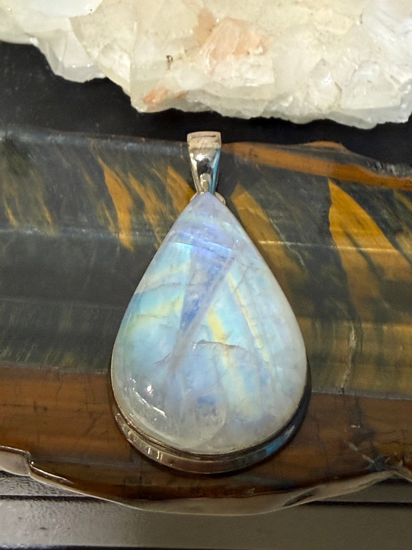 Moonstone Pendant  High quality – Stone of Intuition, New Beginnings & Divine Feminine Energy, 40mmx27mm Crystal Wellness