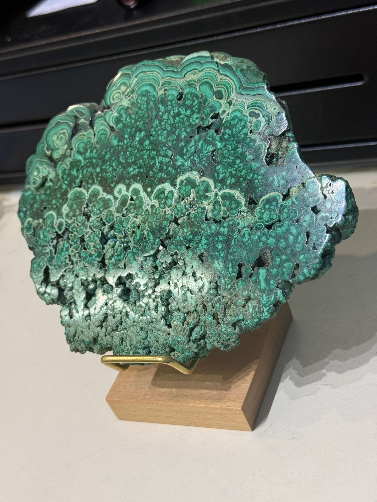💚 HIGH-QUALITY MALACHITE SPECIMEN

“Stone of Transformation, Protection & Abundance” Crystal Wellness