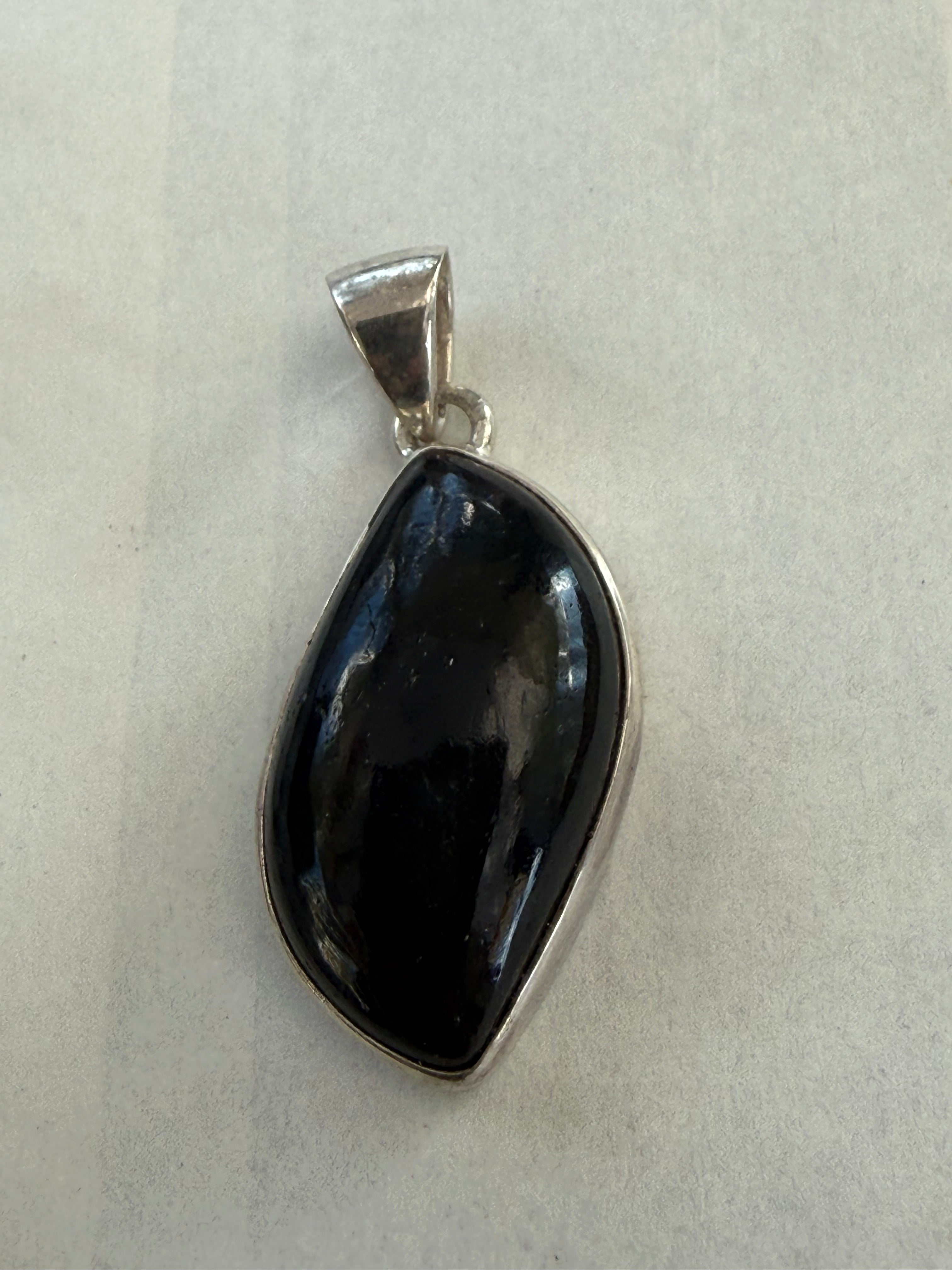 Black Tourmaline Pendant – Stone of Protection & Grounding
28mmx15mm Crystal Wellness