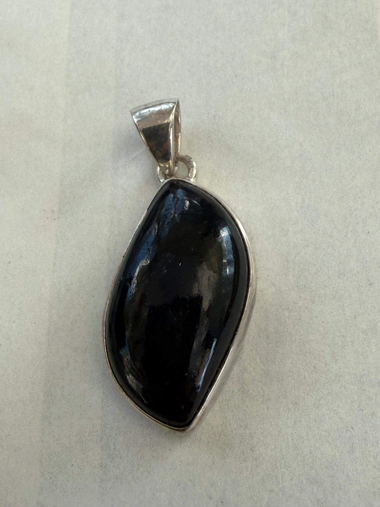 Black Tourmaline Pendant – Stone of Protection & Grounding
28mmx15mm Crystal Wellness