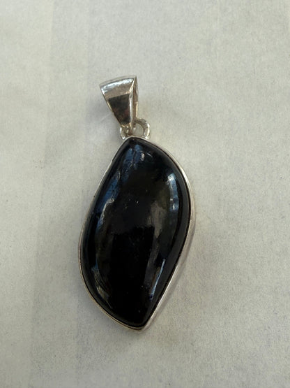 Black Tourmaline Pendant – Stone of Protection & Grounding
28mmx15mm Crystal Wellness