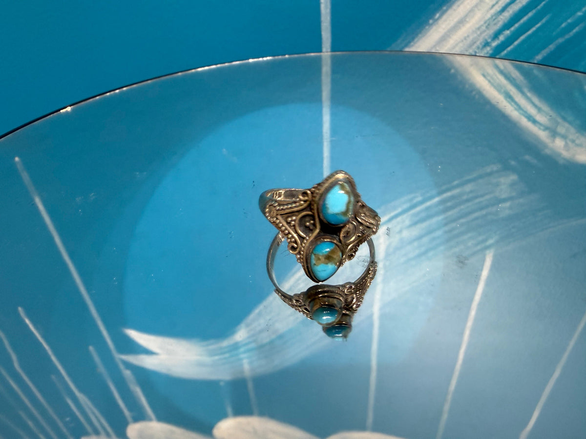 💙 Blue Copper Turquoise Ring, size 11

Oceanic Calm • Emotional Balance • Inner Wisdom Crystal Wellness