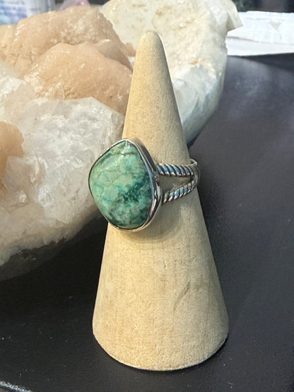 Turquoise Ring

A Timeless Treasure of Protection, Wisdom & Serenity Crystal Wellness