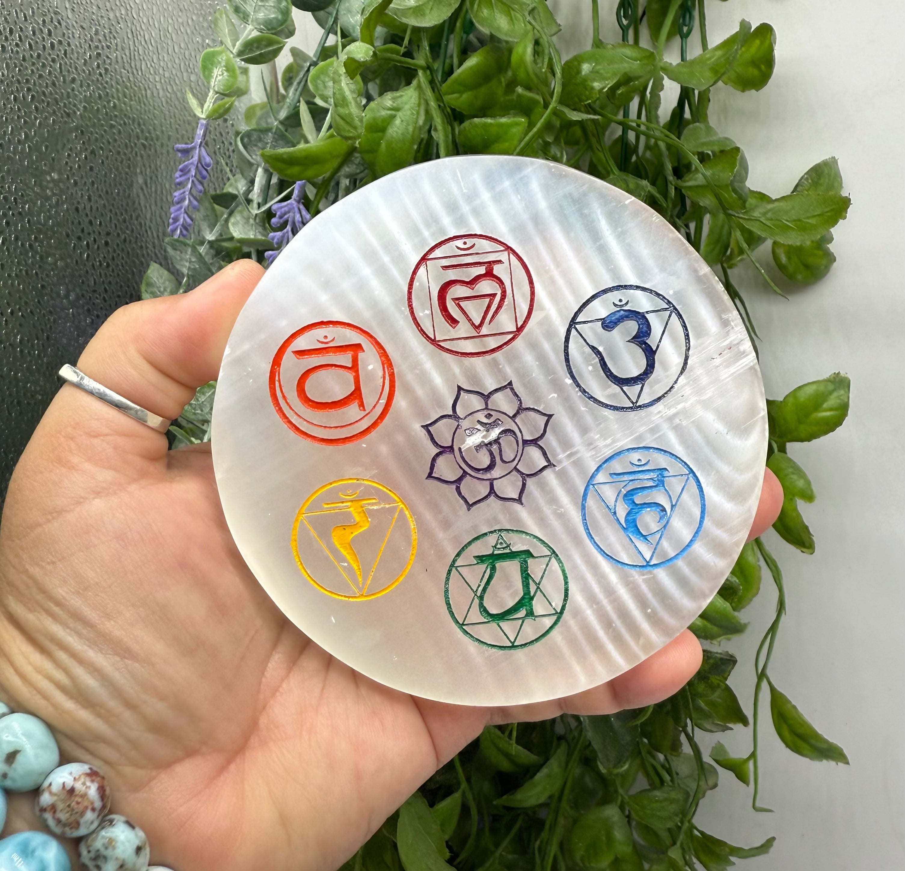 🌙 Selenite Seven Chakra Symbol Incense Holder – Harmony, Light & Spiritual Balance Crystal Wellness