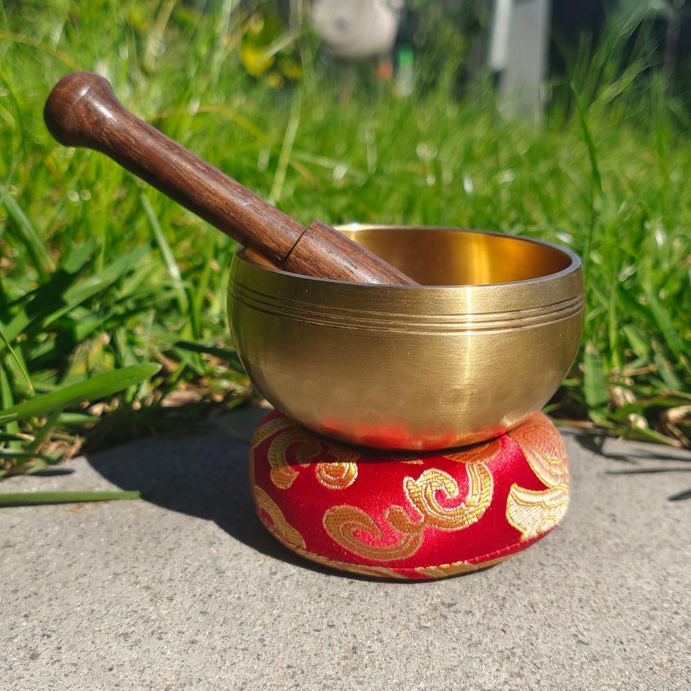 Nepal Handmade Singing Bowl With Cushion and Drumstick For Mindfulness Sound Therapy Yoga Meditation 7.6cm Crystal Wellness