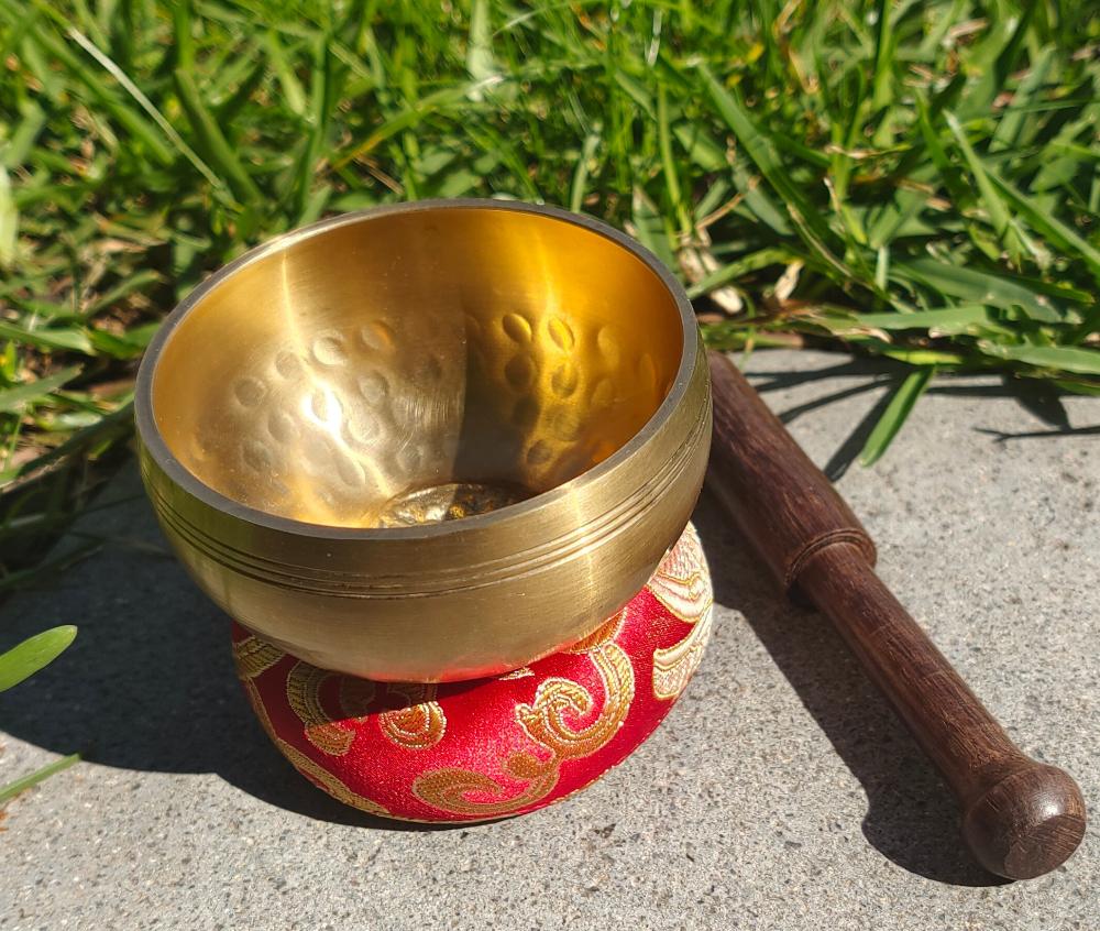 Nepal Handmade Singing Bowl With Cushion and Drumstick For Mindfulness Sound Therapy Yoga Meditation 7.6cm Crystal Wellness