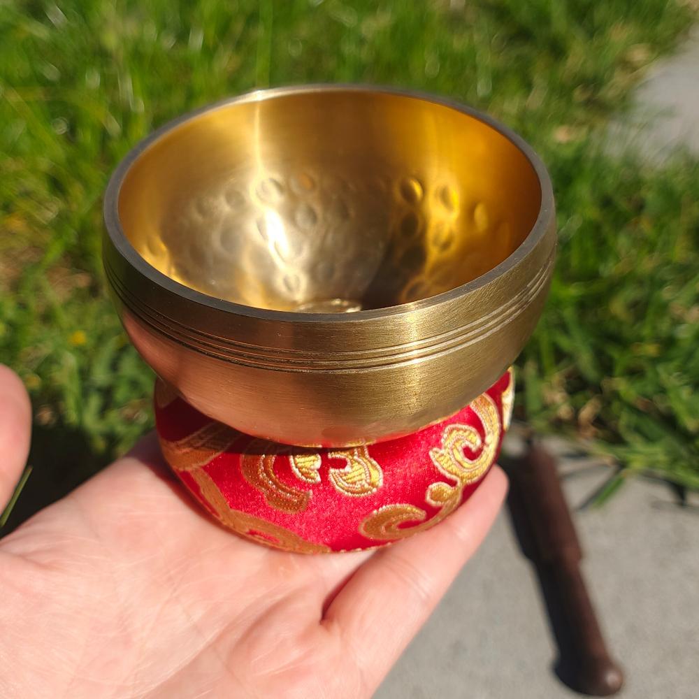 Nepal Handmade Singing Bowl With Cushion and Drumstick For Mindfulness Sound Therapy Yoga Meditation 7.6cm Crystal Wellness