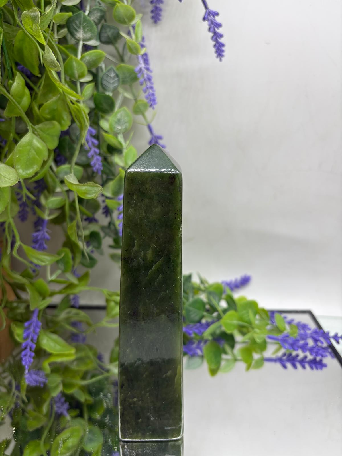 Canadian Jade Tower – Strength, Prosperity & Grounded Harmony 16 x 3.5 x 3.4 cm Crystal Wellness