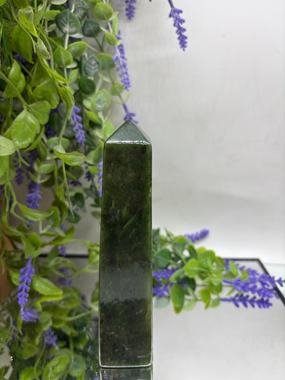 Canadian Jade Tower – Strength, Prosperity & Grounded Harmony 16 x 3.5 x 3.4 cm Crystal Wellness