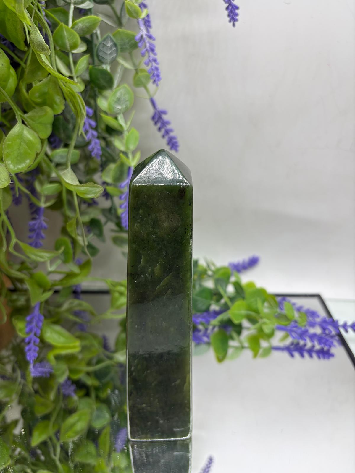 Canadian Jade Tower – Strength, Prosperity & Grounded Harmony 16 x 3.5 x 3.4 cm Crystal Wellness