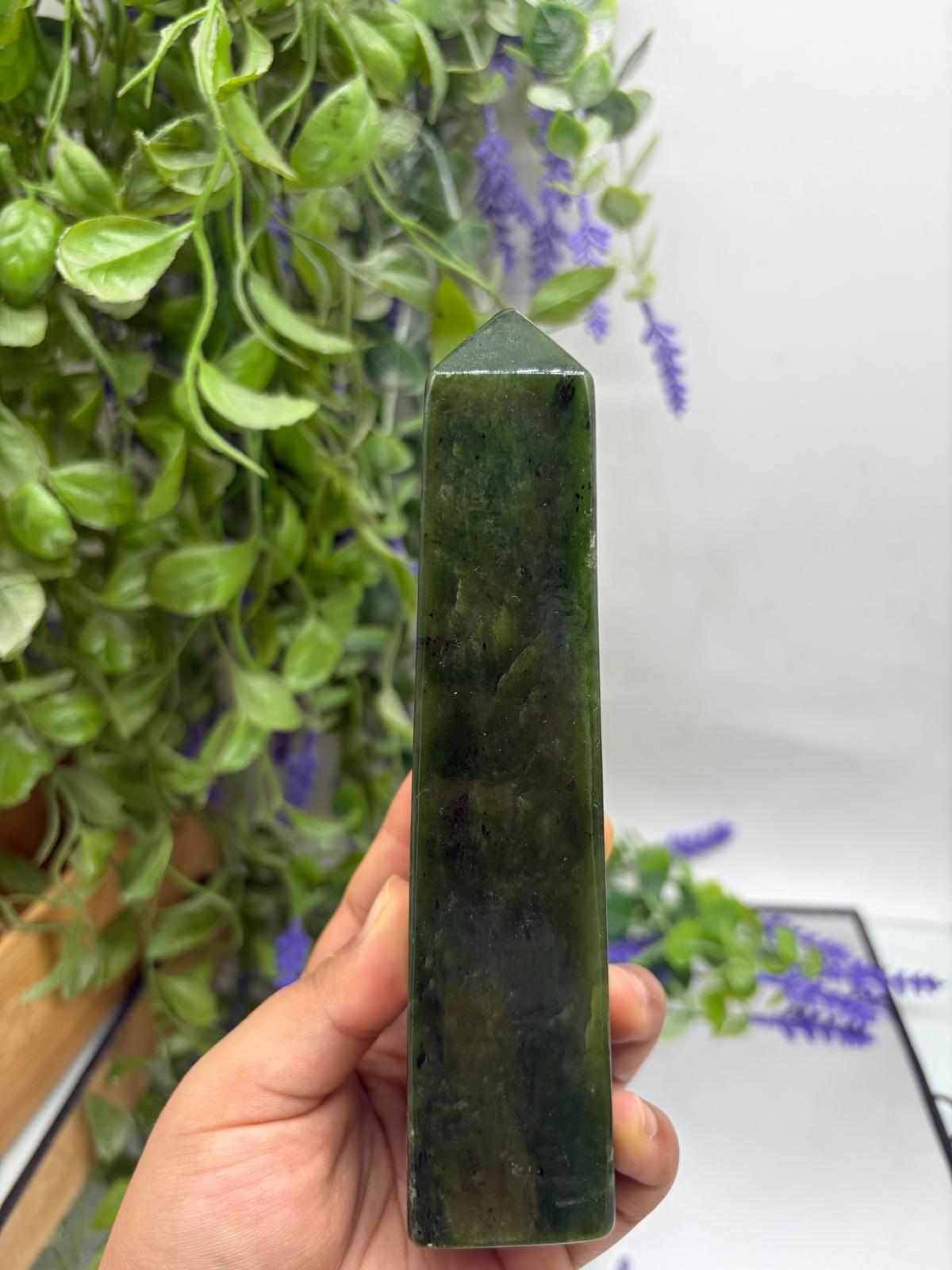 Canadian Jade Tower – Strength, Prosperity & Grounded Harmony 16 x 3.5 x 3.4 cm Crystal Wellness