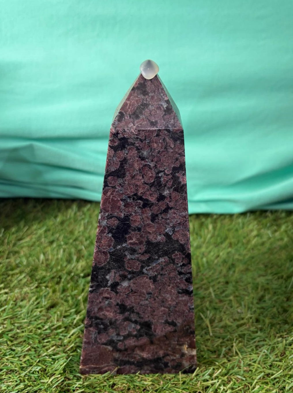 Rhodolite Garnet 19x7x7 cm – The Stone of Passion, Inspiration & Emotional Balance Crystal Wellness