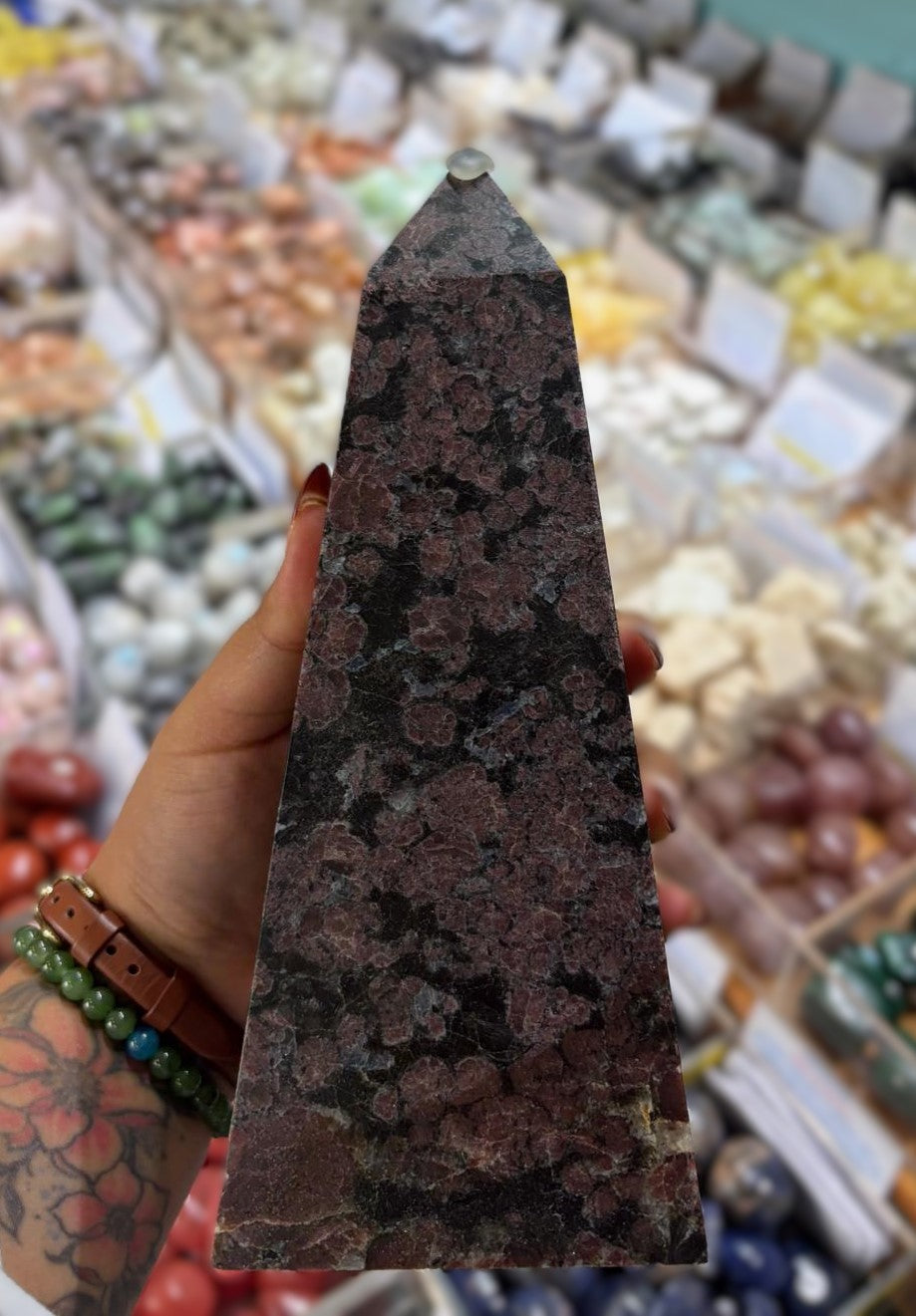 Rhodolite Garnet 19x7x7 cm – The Stone of Passion, Inspiration & Emotional Balance Crystal Wellness