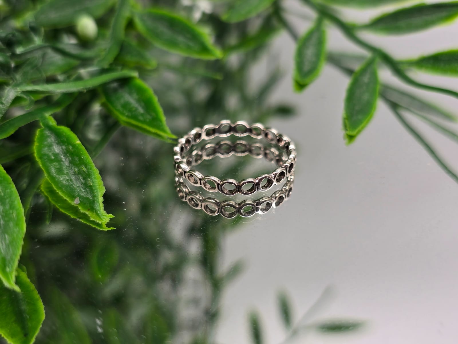Sterling Silver Band Ring – Chain Design Crystal Wellness