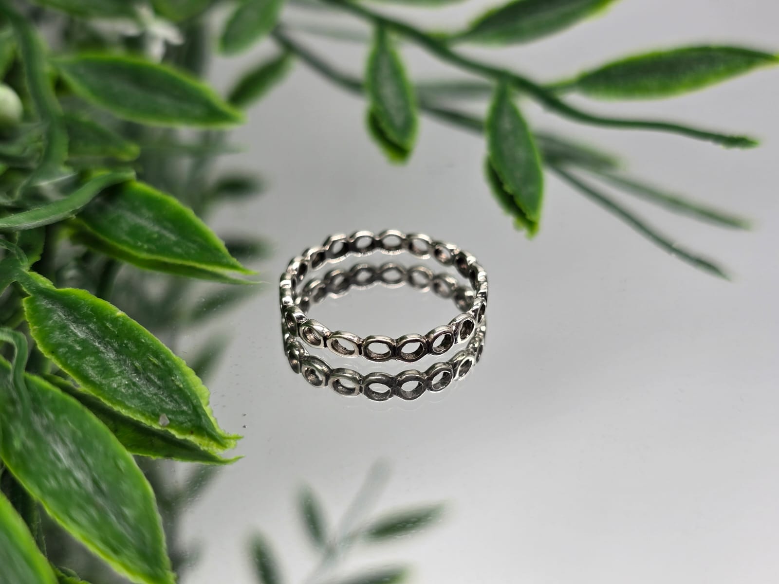 Sterling Silver Band Ring – Chain Design Crystal Wellness