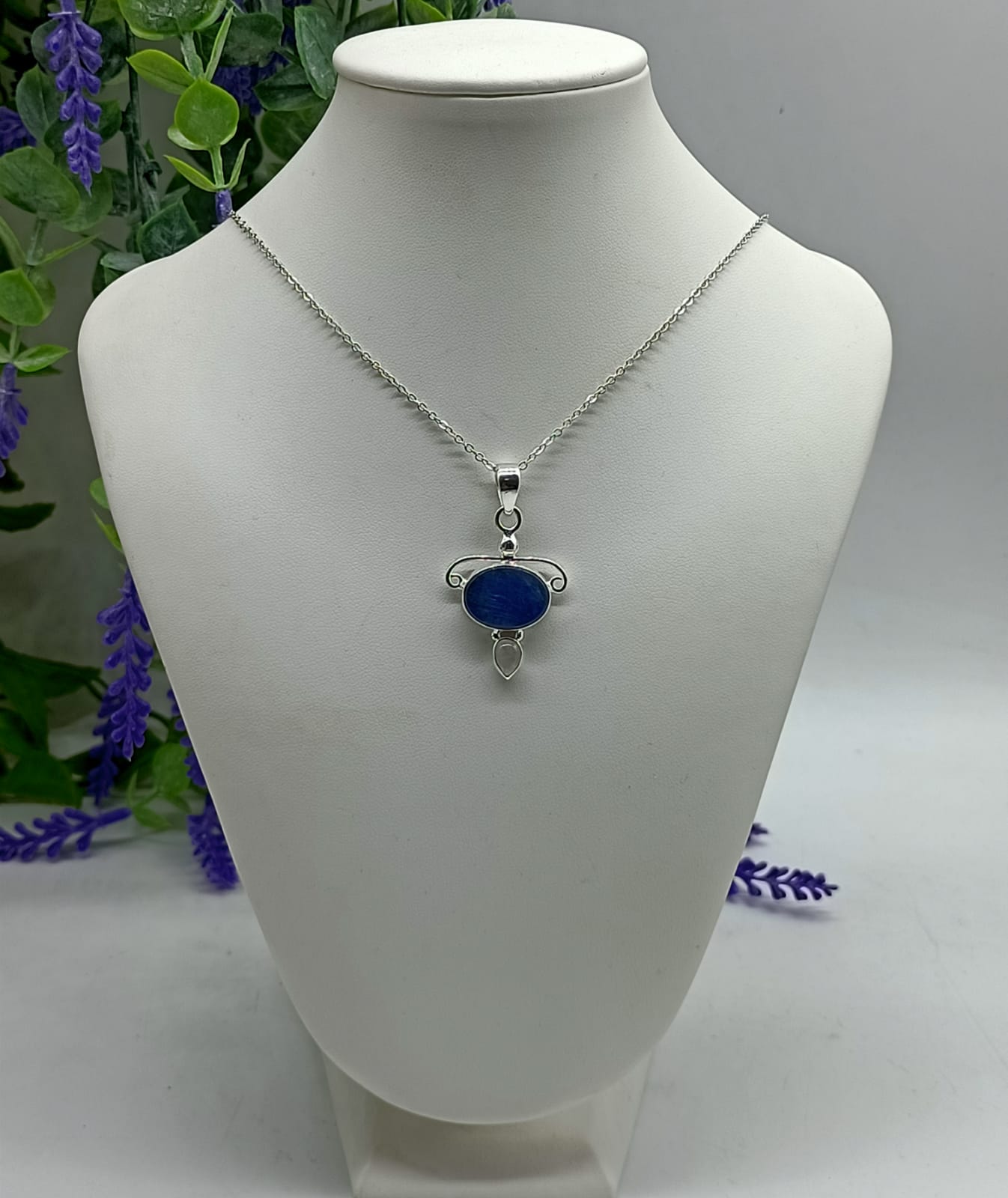Blue Kyanite with Moonstone in 925 Sterling Silver Pendant (Silver chain included)