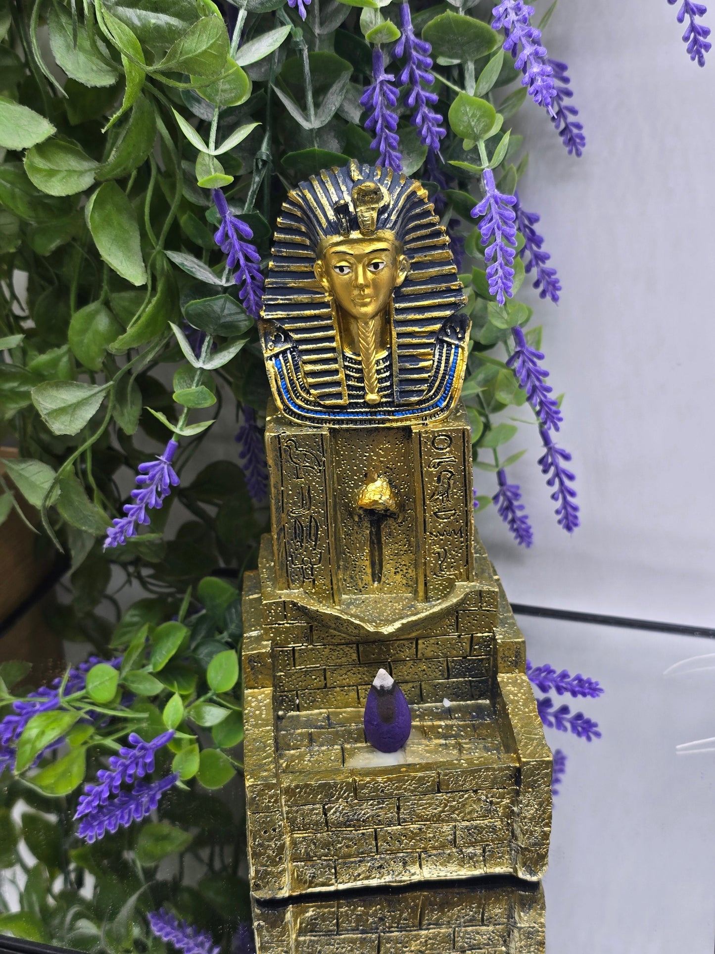 Egyptian Pharaoh Incense Cone Waterfall Holder – Sacred Wisdom & Ancient Protection Decor (20 × 10 × 9 cm) Crystal Wellness