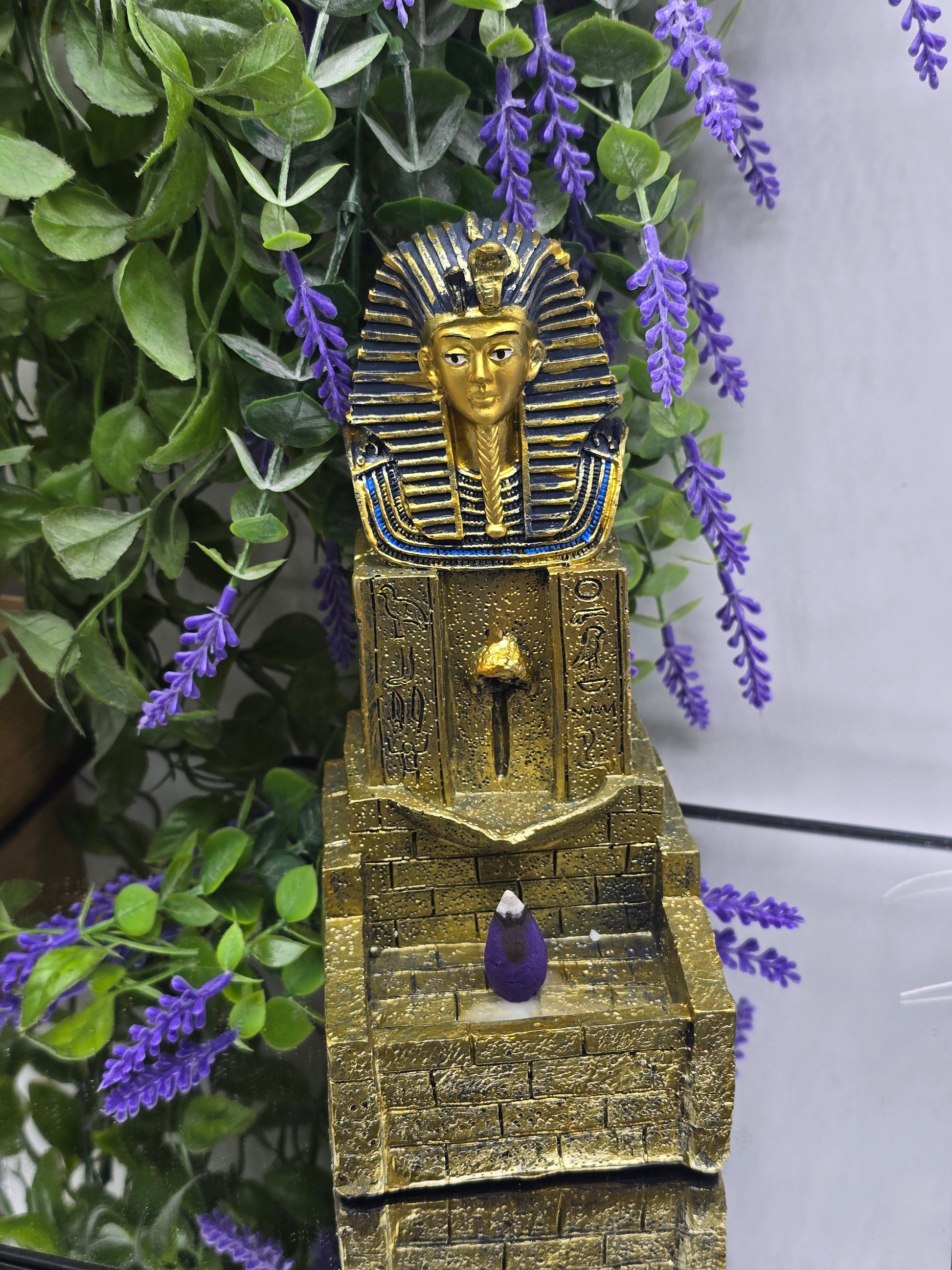 Egyptian Pharaoh Incense Cone Waterfall Holder – Sacred Wisdom & Ancient Protection Decor (20 × 10 × 9 cm) Crystal Wellness