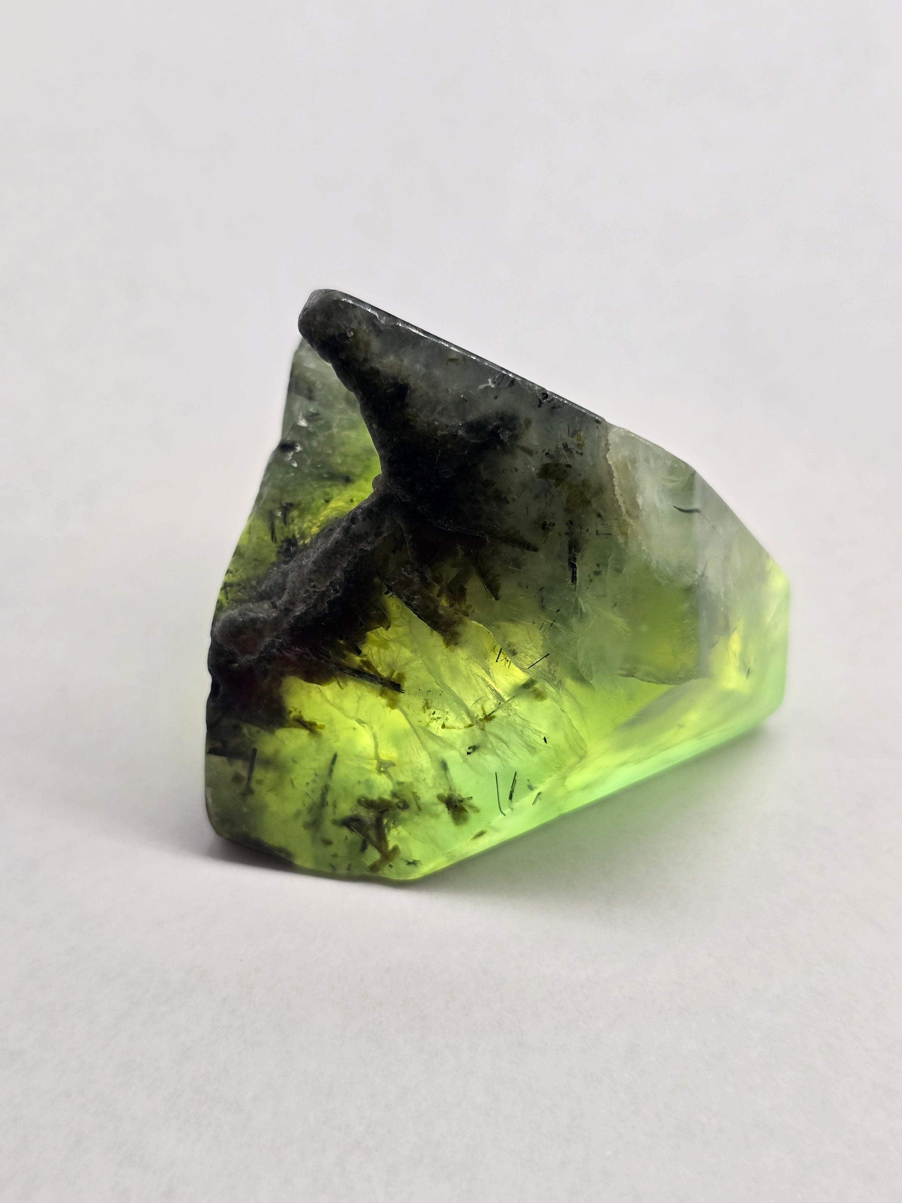 ✨ Prehnite Freeform – 130g | 5 × 5 × 5 cm Crystal Wellness